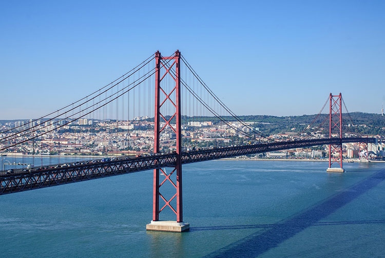 most 25 kwietnia ponte 25 abril Lizbona ciekawostki Portugalia atrakcje zabytki