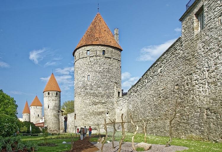 mury miejskie Tallinn Estonia ciekawostki atrakcje zabytki