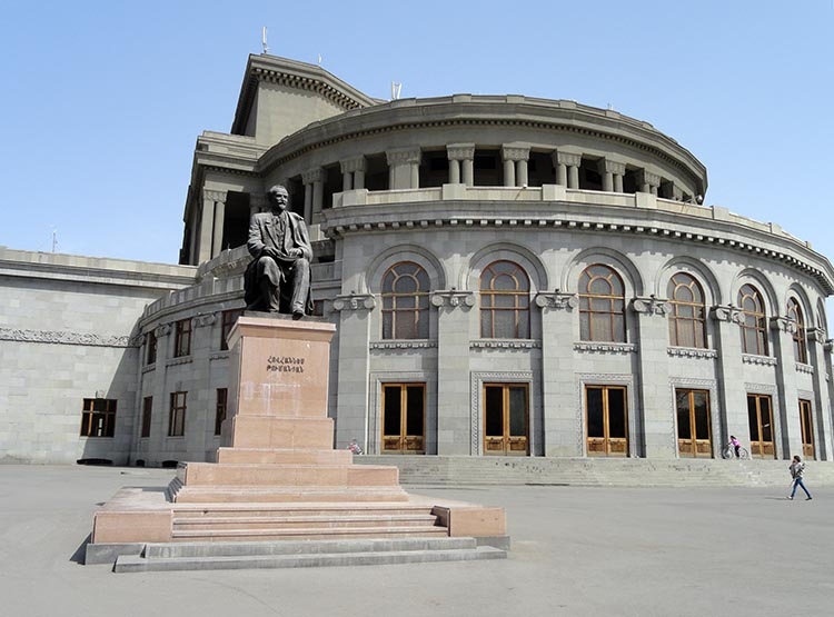 opera teatr Erywań ciekawostki atrakcje zabytki Armenia Yerevan