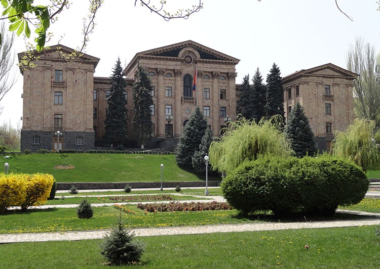 parlament Armenii Erywań ciekawostki atrakcje zabytki Armenia Yerevan