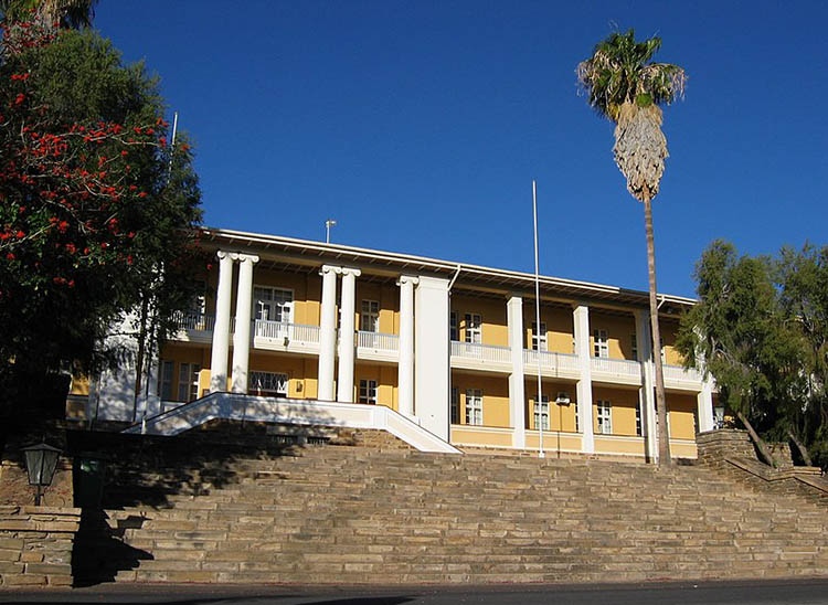parlament Windhuk Namibia ciekawostki atrakcje stolica miasto 