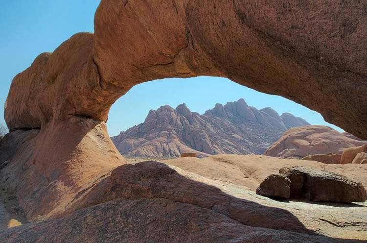 skała Spitzkoppe w Namibii atrakcje Afryka pustynia piasek