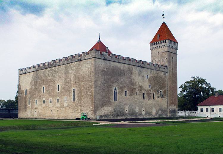 Kuressaare zamek atrakcje Estonii zabytki zamki