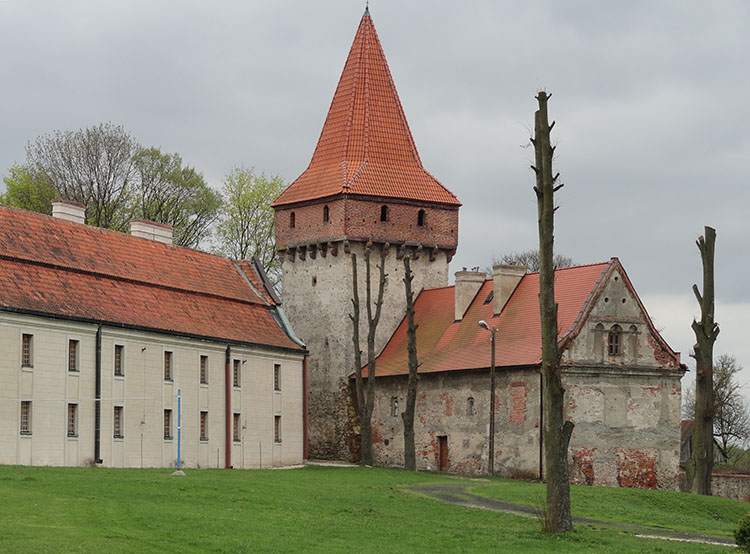 Baszta Rycerska Sulejów ciekawostki Podklasztorze opactwo zabytki atrakcje