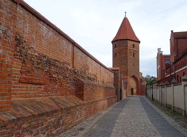 baszta bluszczowa Lębork ciekawostki atrakcje