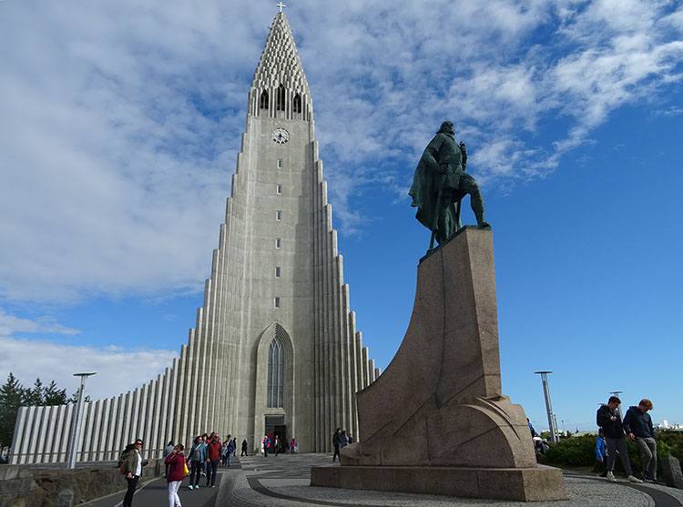 kościół Hallgrimskirkja Reykjavik atrakcje ciekawostki Islandia