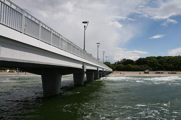 plaża molo w Kołobrzegu atrakcje zabytki uzdrowisko morze
