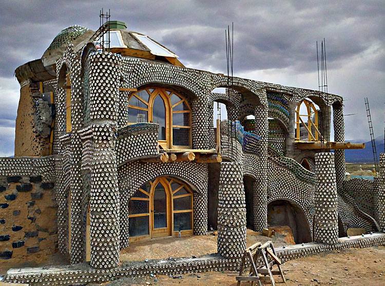 Earthship domy z recyklingu ekologiczne