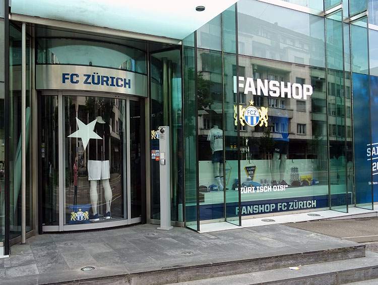 Fanshop w Zurychu Szwajcaria ciekawostki piłka nożna sport