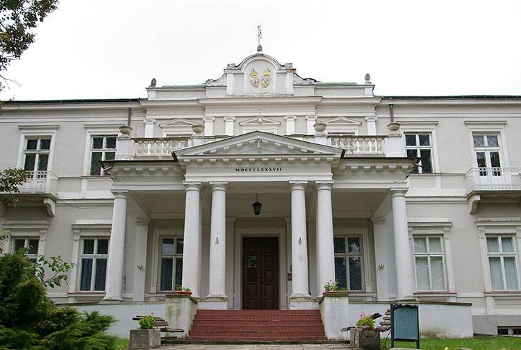 pałac muzeum Ostrowiec Świętokrzyski ciekawostki zabytki