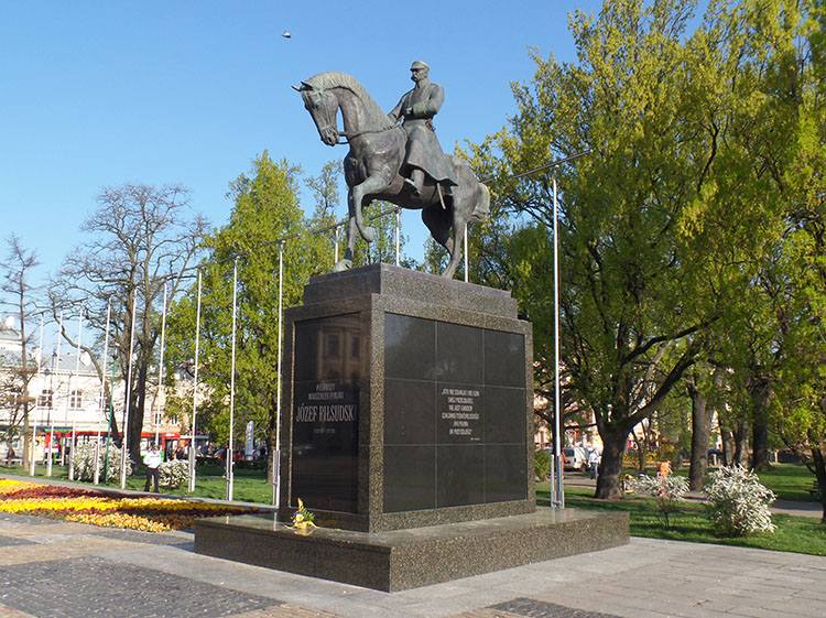 Piłsudski pomnik Plac Litewski Lublin ciekawostki atrakcje zabytki