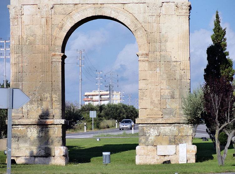 łuk triumfalny Tarragona Katalonia ciekawostki atrakcje zabytki