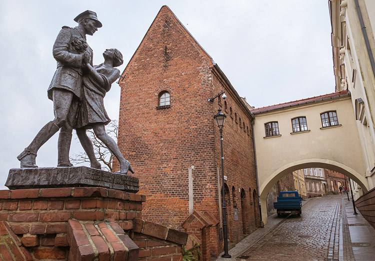 pomnik ułan dziewczyna pomnik w Grudziądzu atrakcje