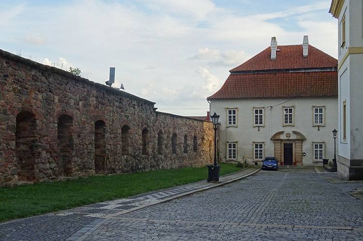 dekanat mury miejskie Jiczyn Czechy ciekawostki atrakcje zabytki