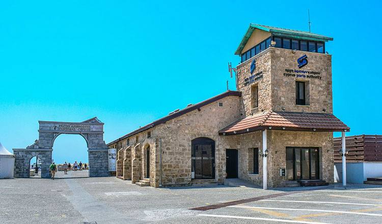 port Pafos Cypr ciekawostki lotnisko lotniska