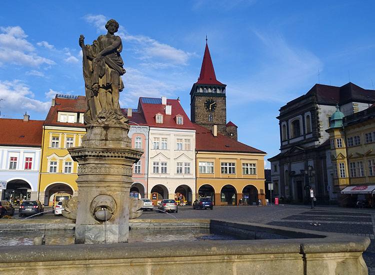 kolumna maryjna fontanna rynek Jiczyn Czechy ciekawostki atrakcje zabytki