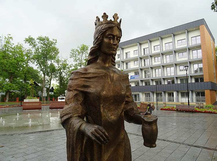 rzeźba Jadwiga Andegaweńska Busko Zdrój ciekawostki