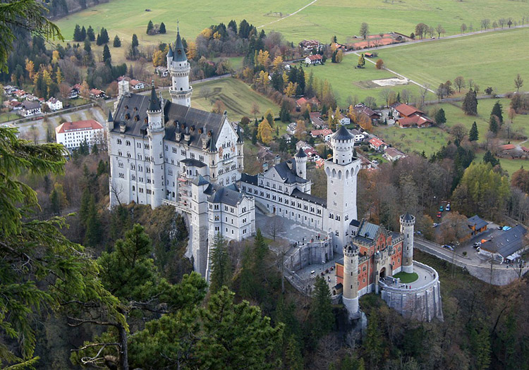 zamek Neuschwanstein Bawaria Niemcy ciekawostki informacje