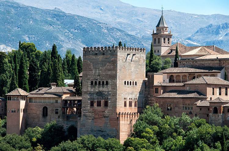 Alhambra Grenada Hiszpania zabytki atrakcje ciekawostki