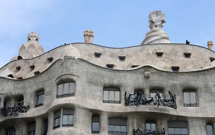 Casa Mila Barcelona Hiszpania zabytki atrakcje ciekawostki