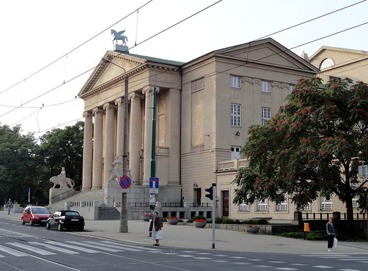 Teatr Wielki Poznań ciekawostki o Poznaniu miasto Wielkopolska