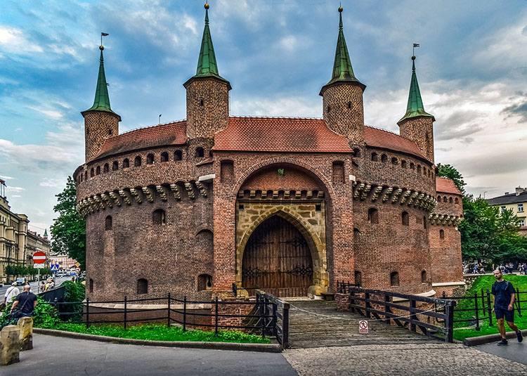 Barbakan Kraków ciekawostki zabytki atrakcje