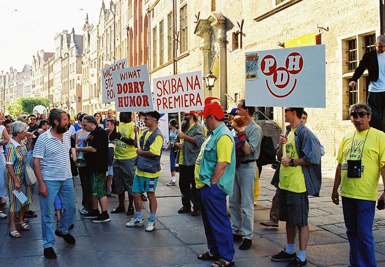 Gdańsk 2001 Festiwal Partia Dobrego Humoru demonstracja Stare Miasto