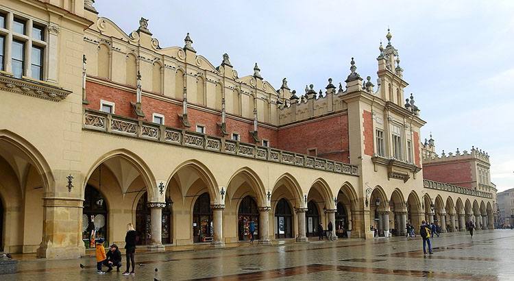 Sukiennice Kraków ciekawostki zabytki atrakcje
