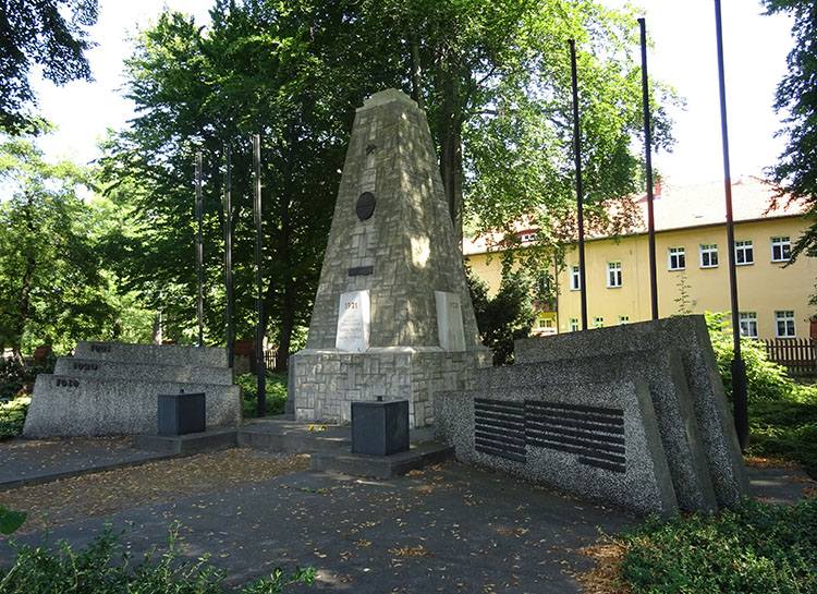 pomnik powstańców 1921 Knurów ciekawostki atrakcje zabytki
