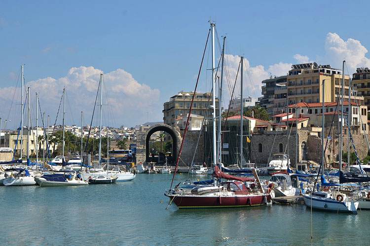 Heralklion port statki woda