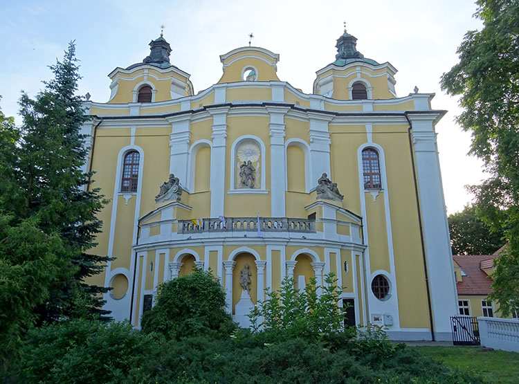 bazylika Trzemeszno ciekawostki atrakcje zabytki
