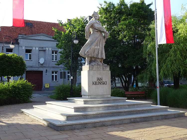 pomnik Jana Kilińskiego Trzemeszno ciekawostki atrakcje zabytki