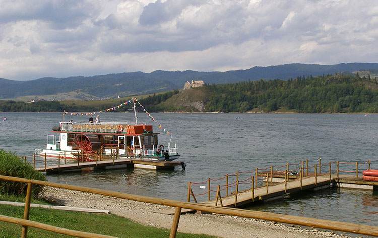 Niedzica przystań statek zamek Jezioro Czorsztyńskie Dunajec