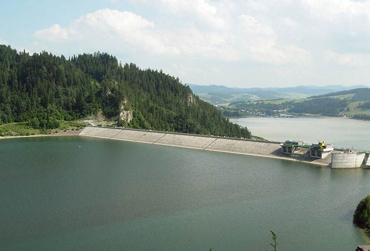 zapora Jezioro Czorsztyńskie rzeka Dunajec