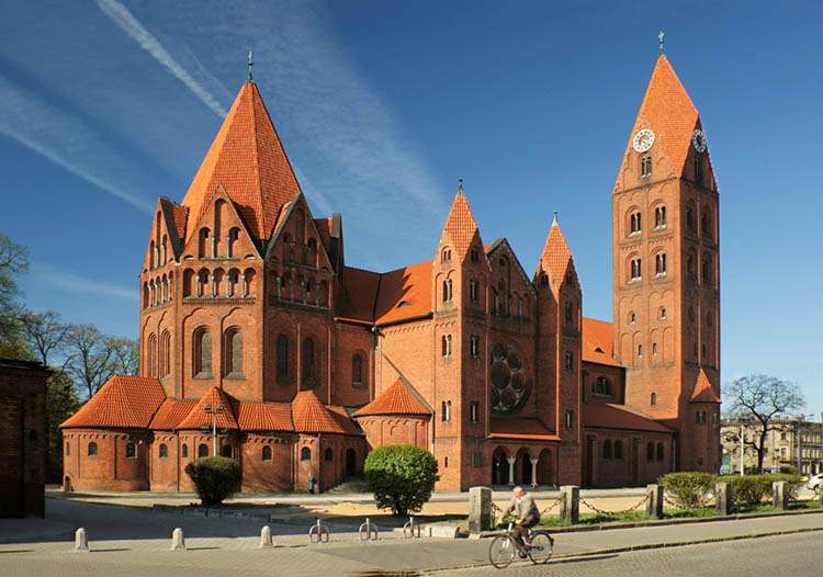 Ostrów Wielkopolski ciekawostki konkatedra kościół