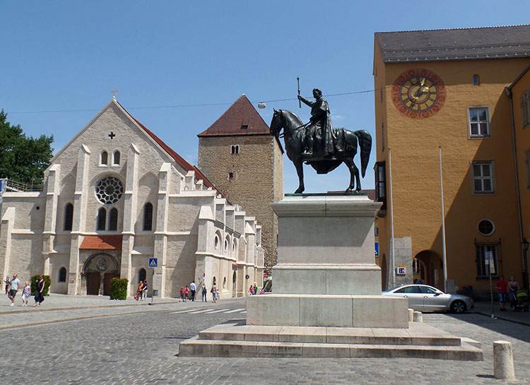 Ratyzbona ciekawostki pomnik konny Ludwik I kościół Stare Miasto Regensburg