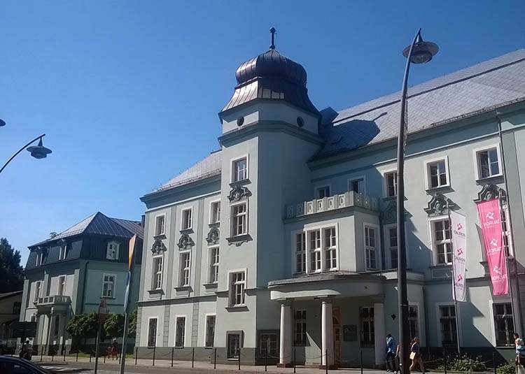 pałac w Jaworznie zabytki atrakcje