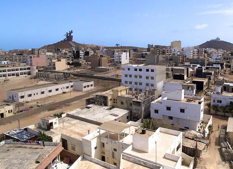 Afrykański Pomnik Renesansu Dakar w Senegalu domy
