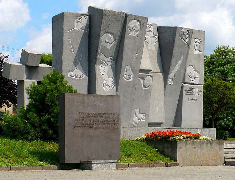 pomnik Plac Stu Straconych w Zgierzu