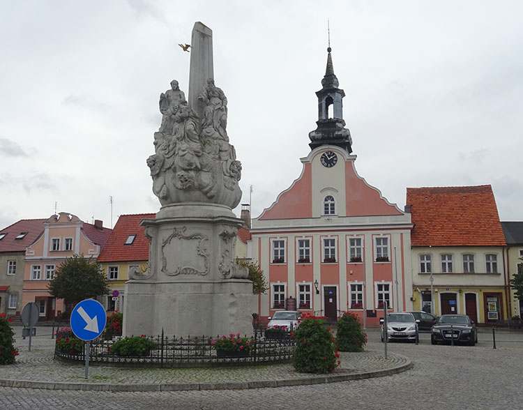 ratusz rynek pomnik rokokowy Rydzyna