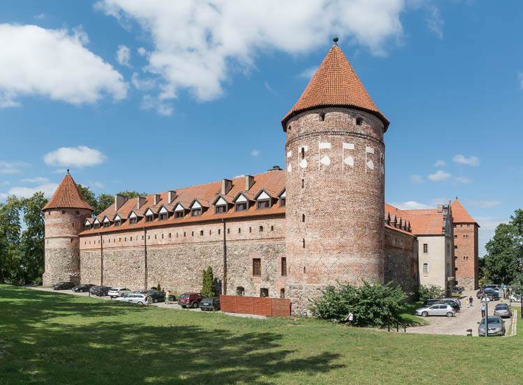 zamek krzyżacki Bytów ciekawostki zabytki atrakcje