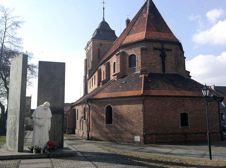 Września Kościół Wniebowzięcia NMP i św. Stanisława