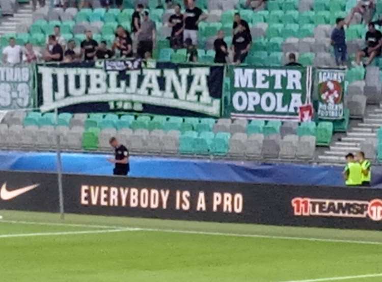 Ljubljana Słowenia kibice trybuna Zeleono Beli Zmaji