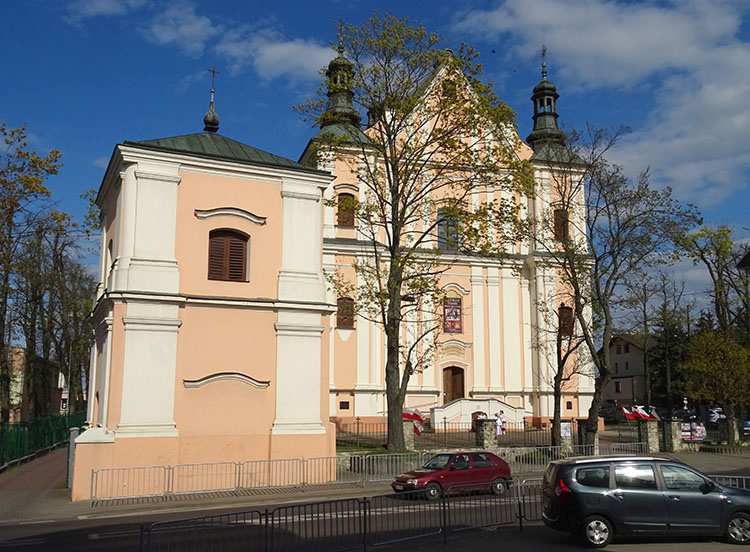 Łuków ciekawostki zabytki atrakcje Kościół Podwyższenia Krzyża Świętego w Łukowie Wyszyńskiego 45