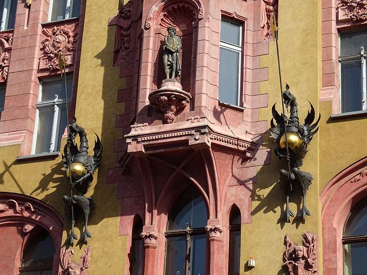 Pod Gutenbergiem fragment kamienicy Piotrkowska w Łodzi