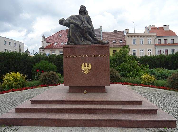 Śląska pieta na rynku w Strzelcach Opolskich