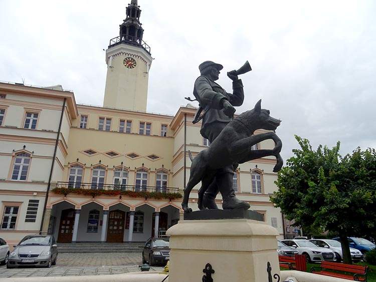 pomnik strzelca ratusz rynek Strzelce Opolskie ciekawostki