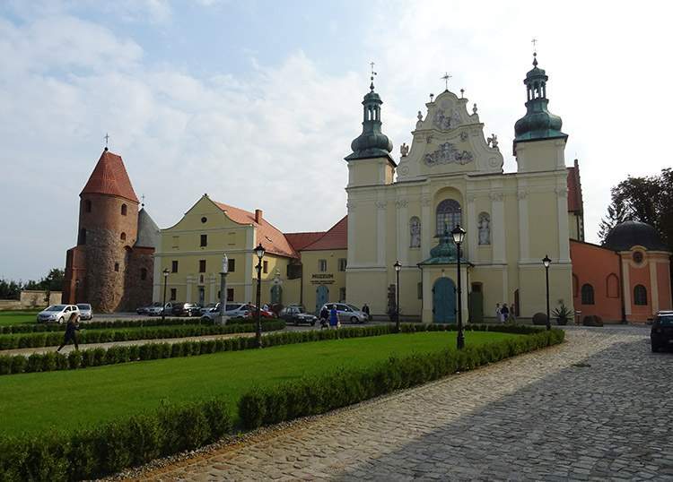 rotunda kościół Strzelno atrakcje zabytki