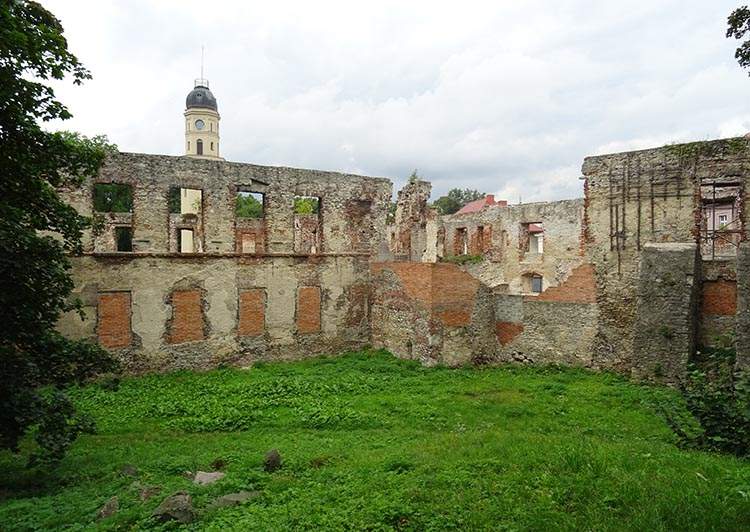 ruiny zamku w Strzelcach Opolskich zabytki atrakcje