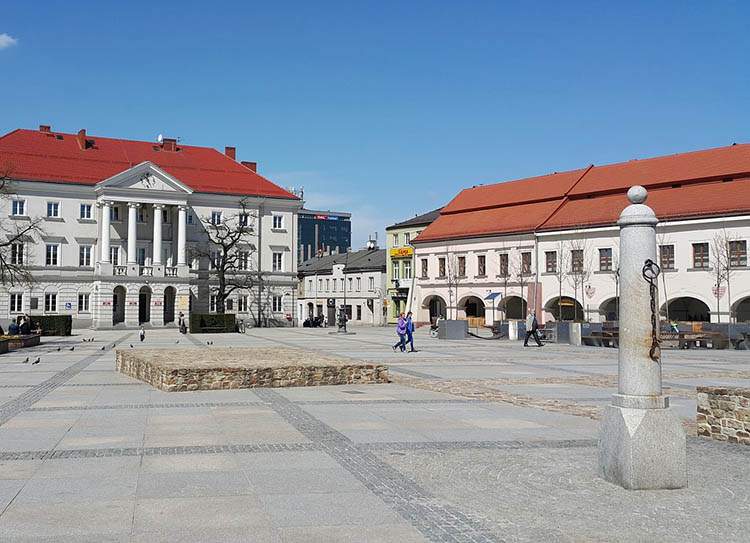 kielecki rynek ratusz pręgierz co zobaczyć zabytki